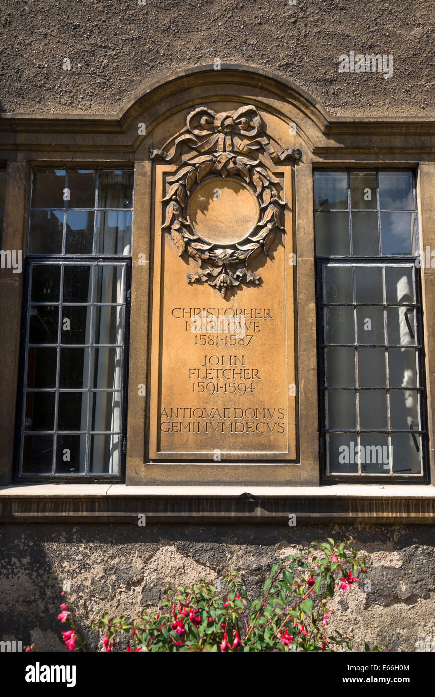 Il Corpus Christi College, antica corte, Christopher Marlowe e John Fletcher placca, Cambridge, Inghilterra, Regno Unito Foto Stock