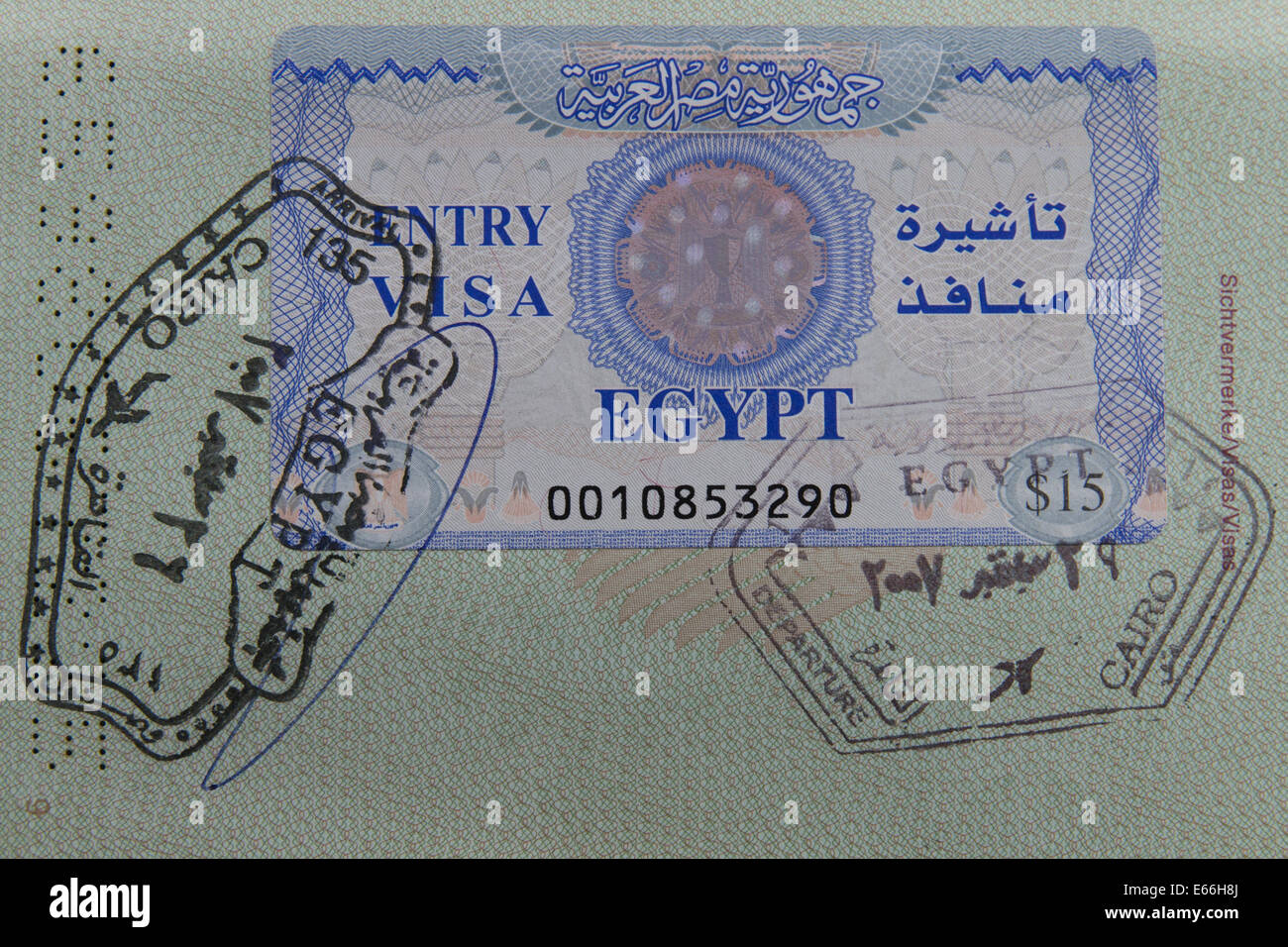 Visto egiziano nel passaporto tedesco con timbri e firma Foto Stock