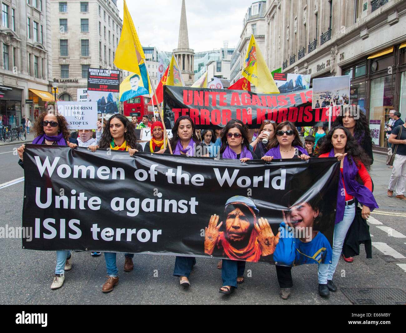 Londra, Regno Unito. Il 16 agosto, 2014. Centinaia di curdi e i loro sostenitori marciare contro ISIS (Stato islamico in Iraq e Siria) da BBC Broadcasting House in Regent Street fino a Marble Arch. Credito: marciapiede immagini stampa/Alamy Live News Foto Stock