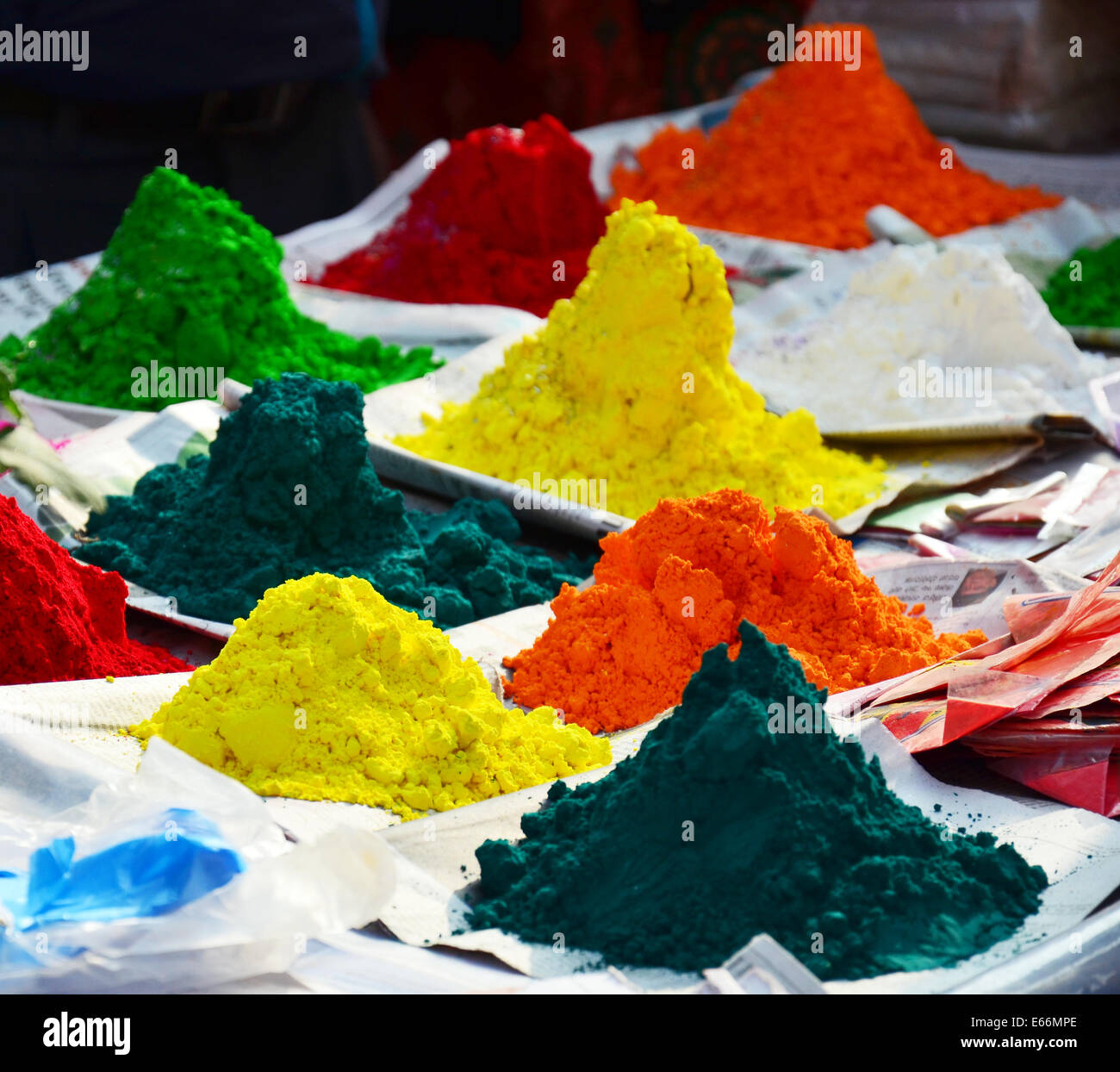 Tika polvere di colore per Tihar è Deepawali festival e Holi festival in posizione Patan Durbar Square Foto Stock