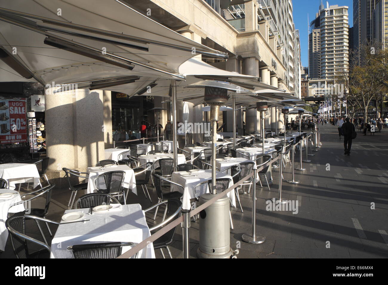Circular Quay Est nel centro di Sydney con pavimentazione caffè e ristoranti Foto Stock