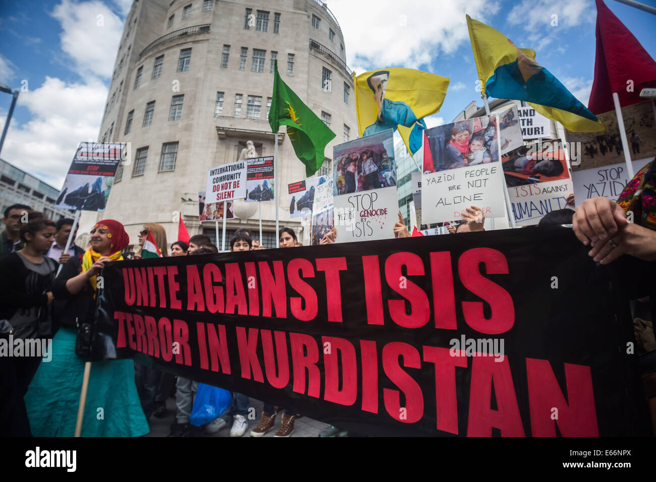 Londra, Regno Unito. 16 Ago, 2014. Protesta al di fuori di BBC HQ contro uno Stato islamico di massacri di Yazidis e curdi. Credito: Guy Corbishley/Alamy Live News Foto Stock