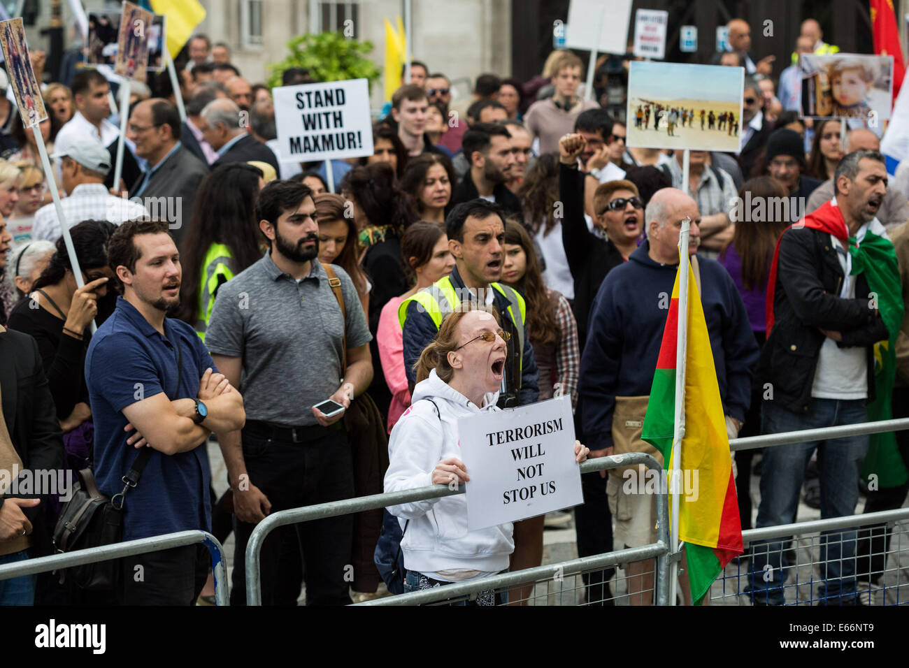 Londra, Regno Unito. 16 Ago, 2014. Protesta al di fuori di BBC HQ contro uno Stato islamico di massacri di Yazidis e curdi. Credito: Guy Corbishley/Alamy Live News Foto Stock