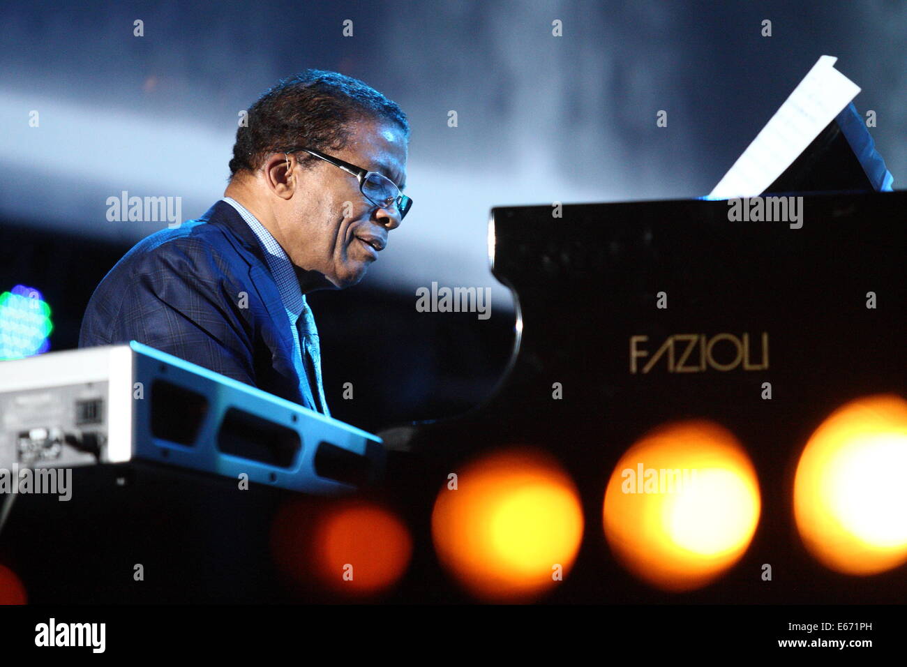 Gdansk, Polonia 16th, Agosto 2014 Solidarietà di Arts Festival in Gdansk. American, pianista tastierista, bandleader e compositore Herbie Hancock suona dal vivo sul palco durante la Esperanza + concerto. Credito: Michal Fludra/Alamy Live News Foto Stock