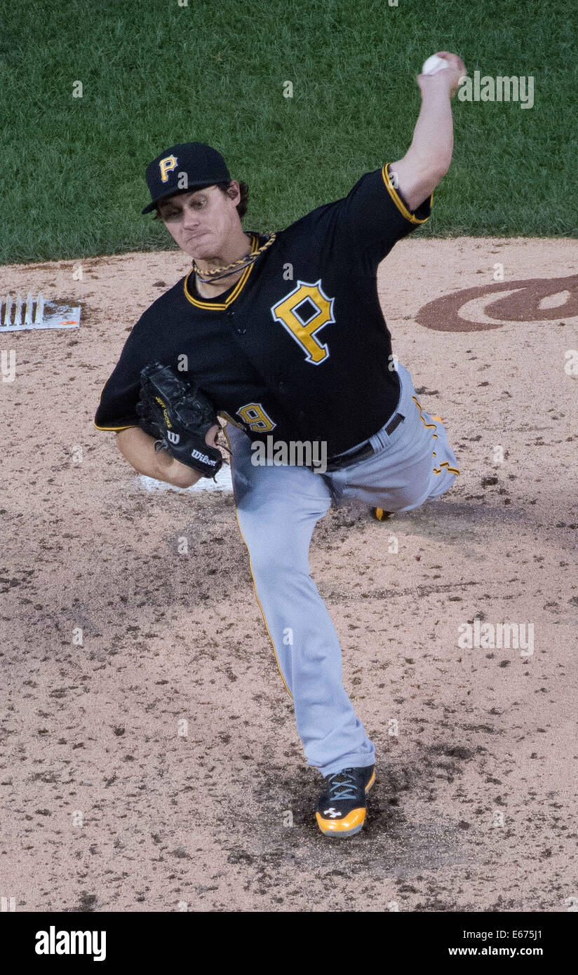 Washington, DC, Stati Uniti d'America. 16 Ago, 2014. I pirati di Pittsburgh a partire lanciatore Jeff Locke (49) eroga un passo contro il Washington cittadini durante il terzo inning del loro gioco a cittadini Park a Washington D.C, Sabato, Agosto 16, 2014. Credito: Harry E. Walker/ZUMA filo/Alamy Live News Foto Stock