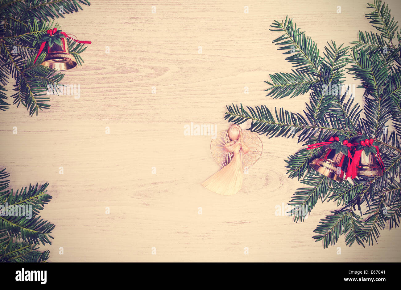 Vintage sfondo di Natale, decorazione su una tavola di legno. Foto Stock