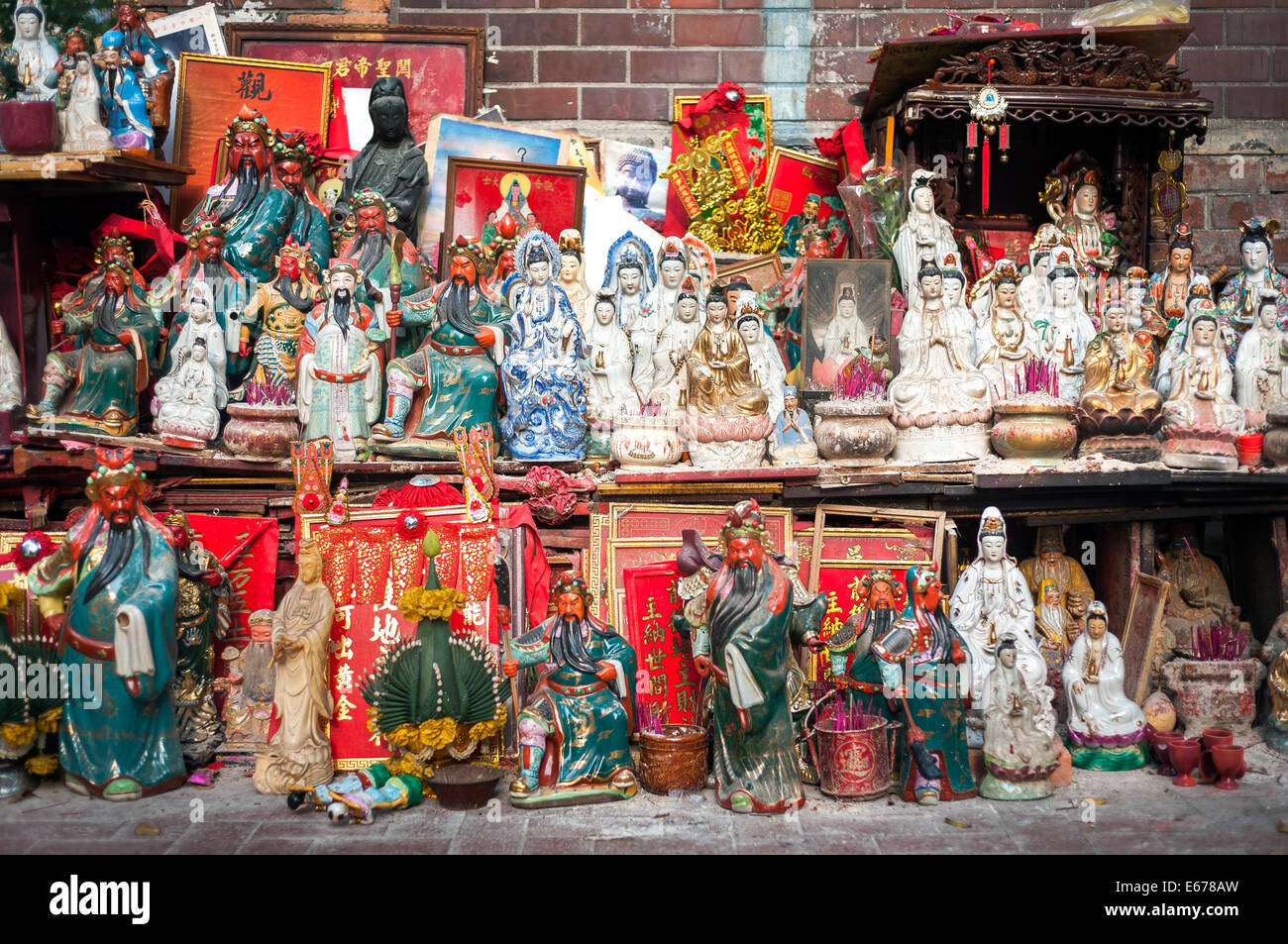 Via grande santuario al di fuori del Tempio di Tin Hau in Temple Street, hong kong Foto Stock