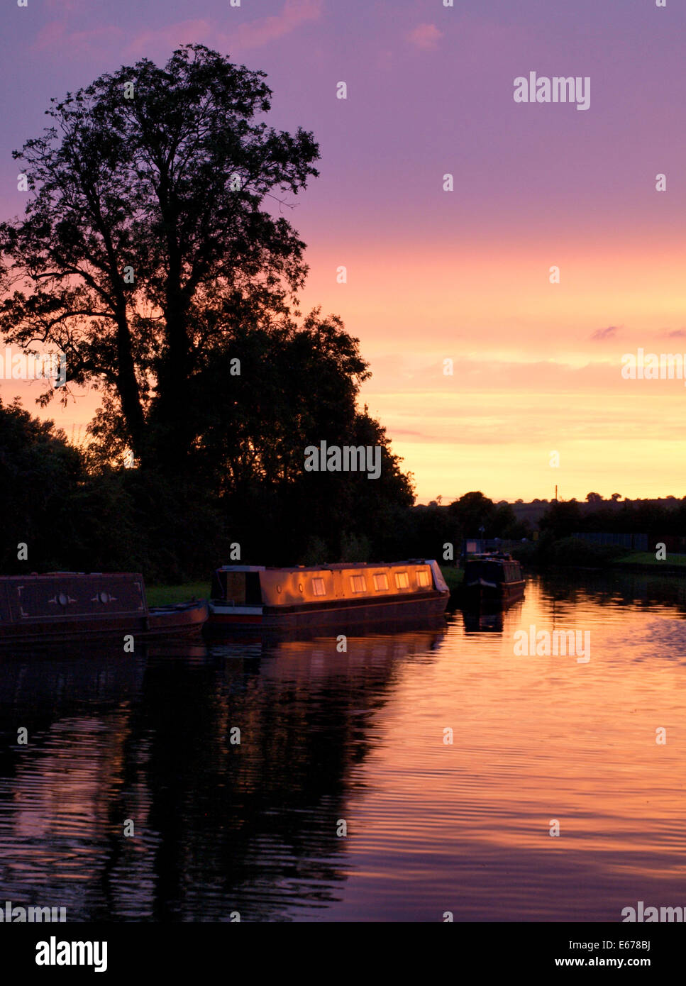 Tramonto sul tramonto su Gloucester e Nitidezza Canal, REGNO UNITO Foto Stock