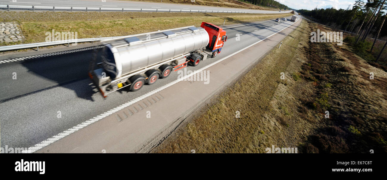 Combustibile e olio carrello in movimento Foto Stock