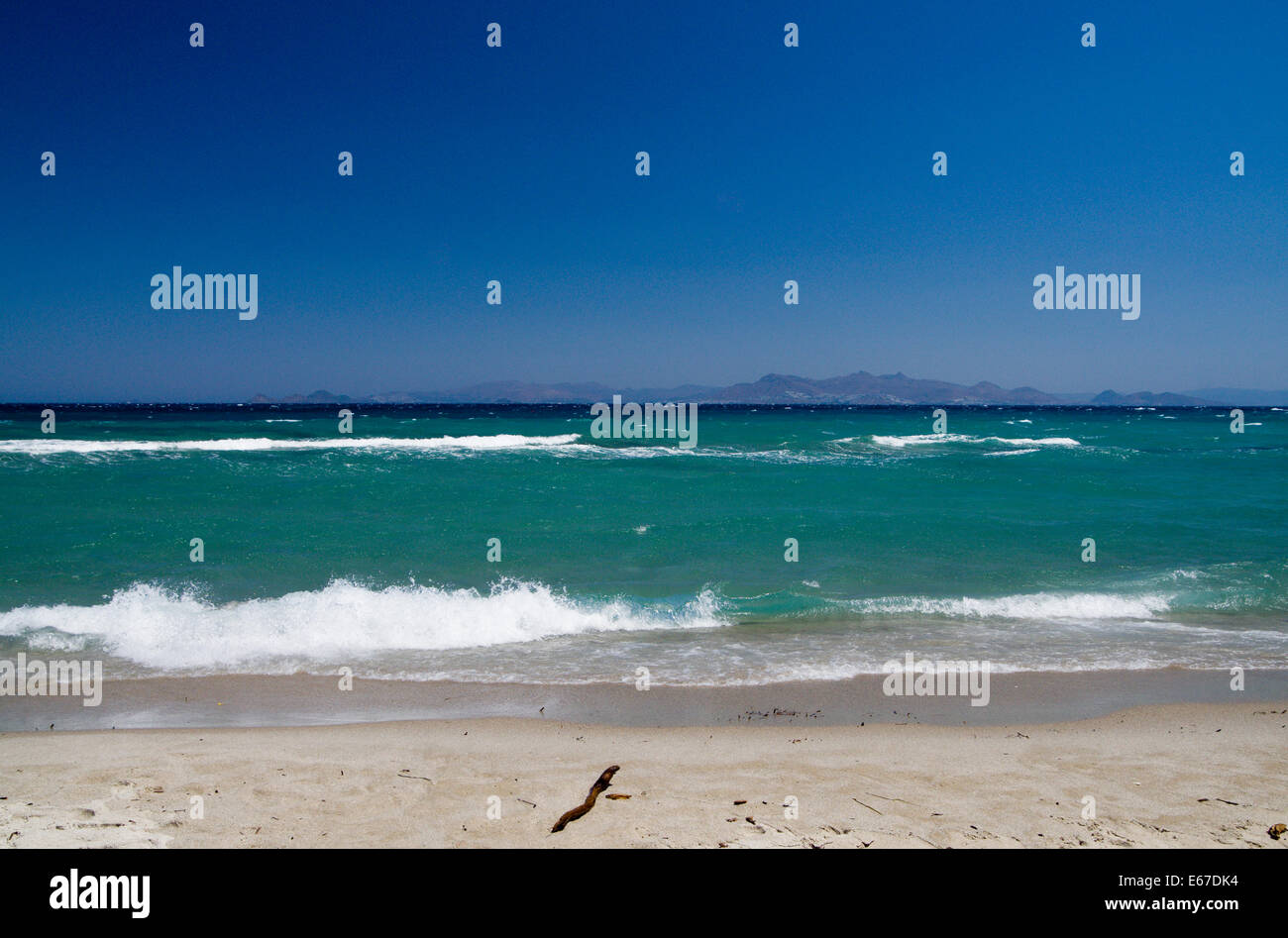 Spiaggia Di Tingaki Tra La Città Di Kos E Tingaki Con Isola