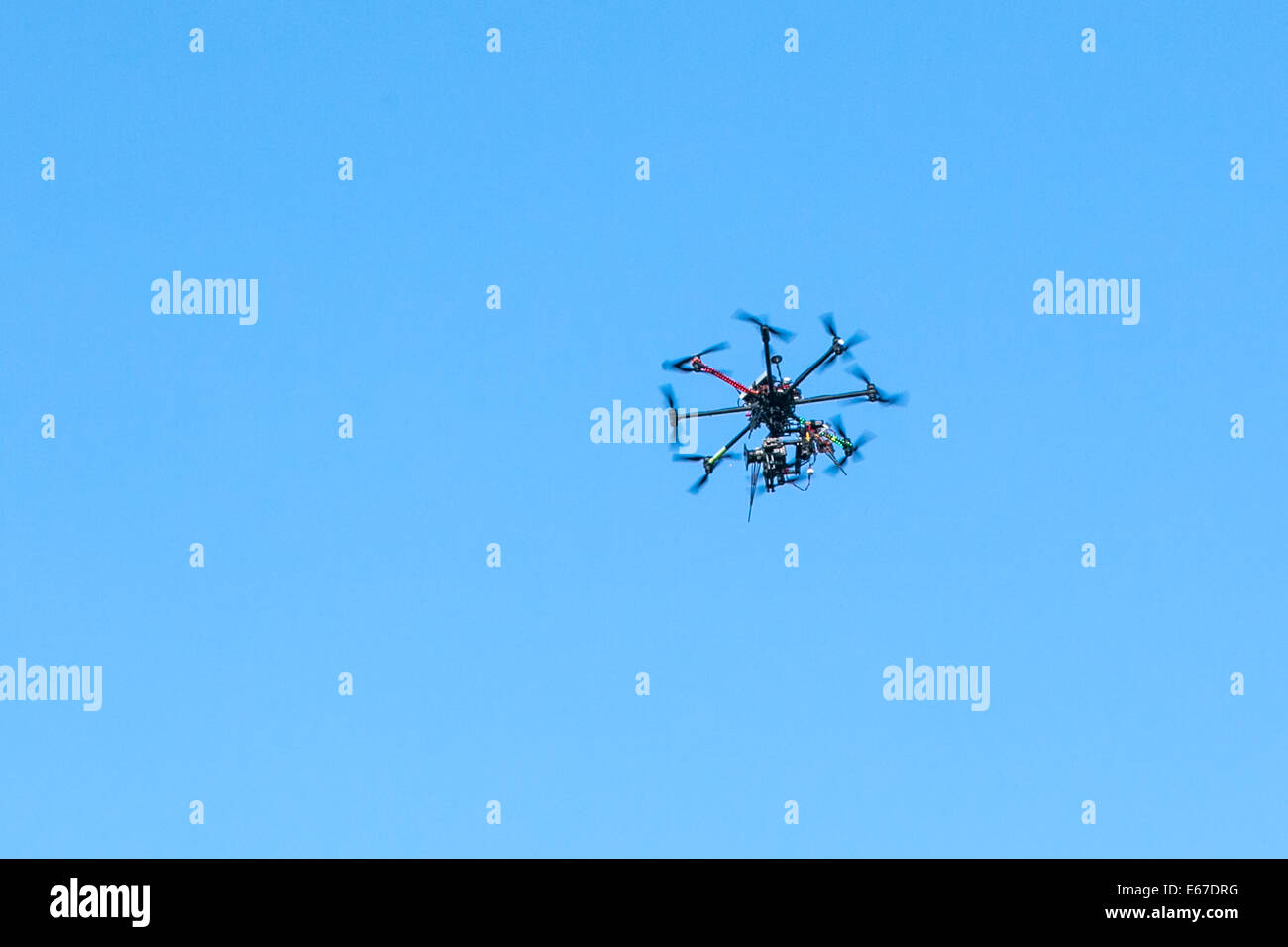 Drone nel cielo sopra di Istanbul Foto Stock
