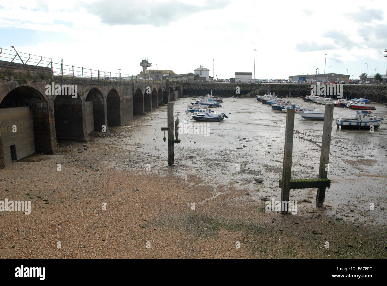 Parte di 2011's Folkestone triennale ora le opere in esposizione permanente "Carrancus' dall artista brasiliano, Tonico Lemos Auad Foto Stock