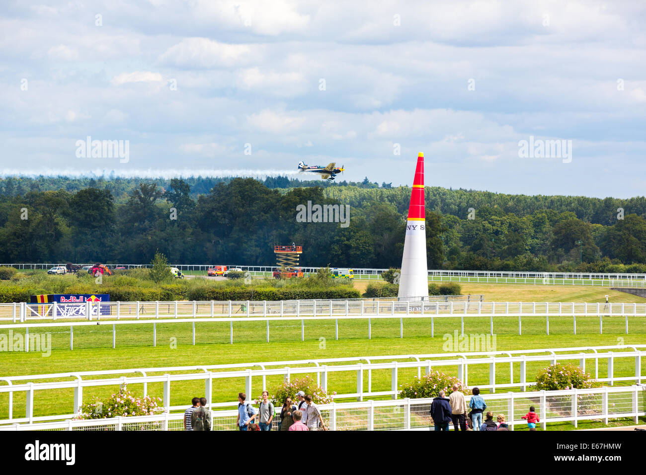 Ascot, Regno Unito. 17 Luglio, 2014 Classe Challenger Red Bull aeromobile in volo su Ascot durante la sessione di pratica Foto Stock