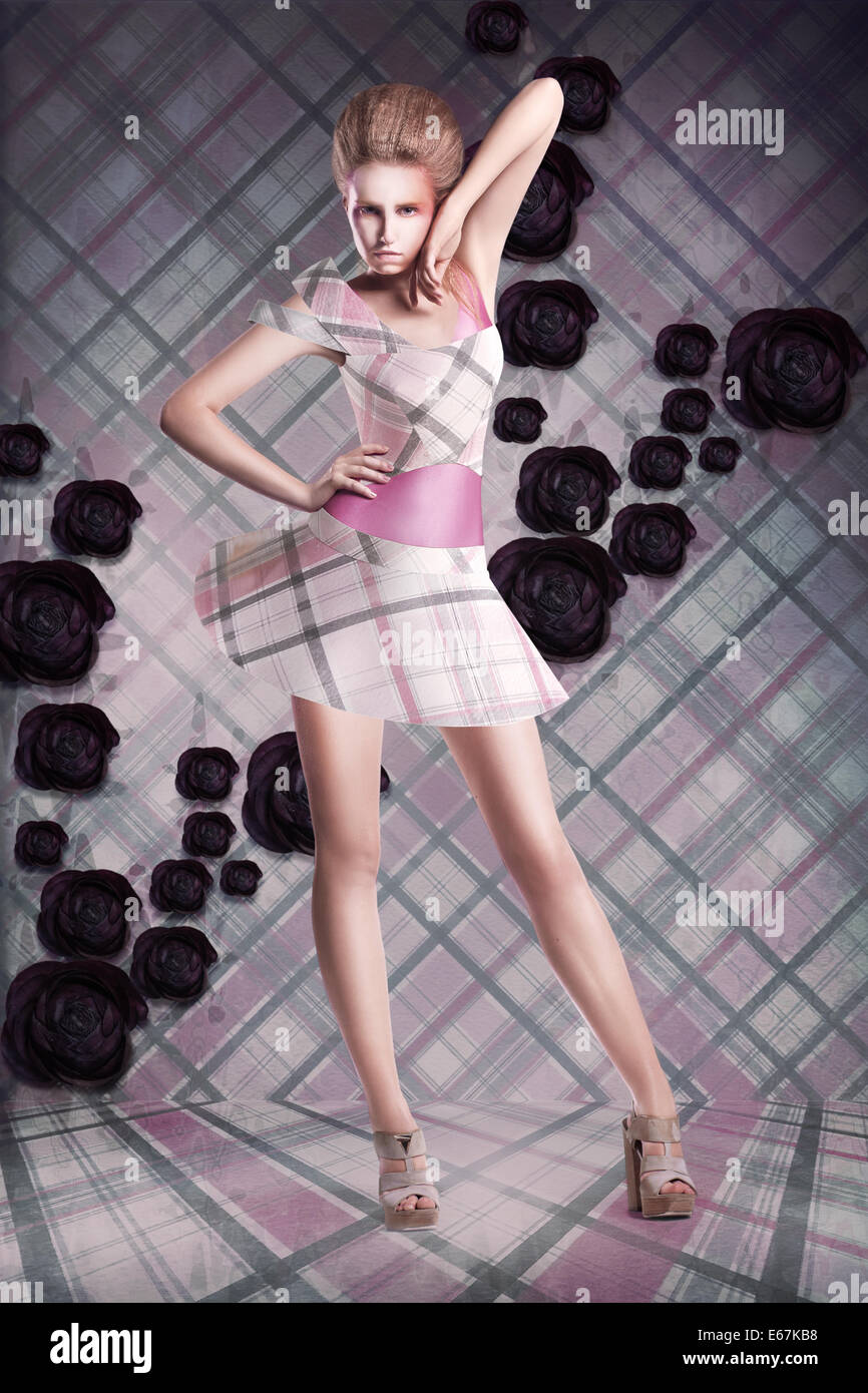 Arte moderna. Donna in abito a scacchi su sfondo astratto Foto Stock