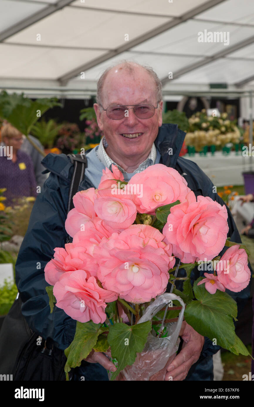 Southport, Merseyside, Regno Unito. 17 Agosto, 2014. Presenta in corrispondenza della Gran Bretagna indipendente più grande mostra dei fiori, che celebra il suo ottantacinquesimo anno con un rivoltosi carnevalesca celebrazione di tutte le cose latino-americano. Intrattenimento, dimostrazioni di cibo e naturalmente garden design. Credito: Mar fotografico/Alamy Live News. Foto Stock