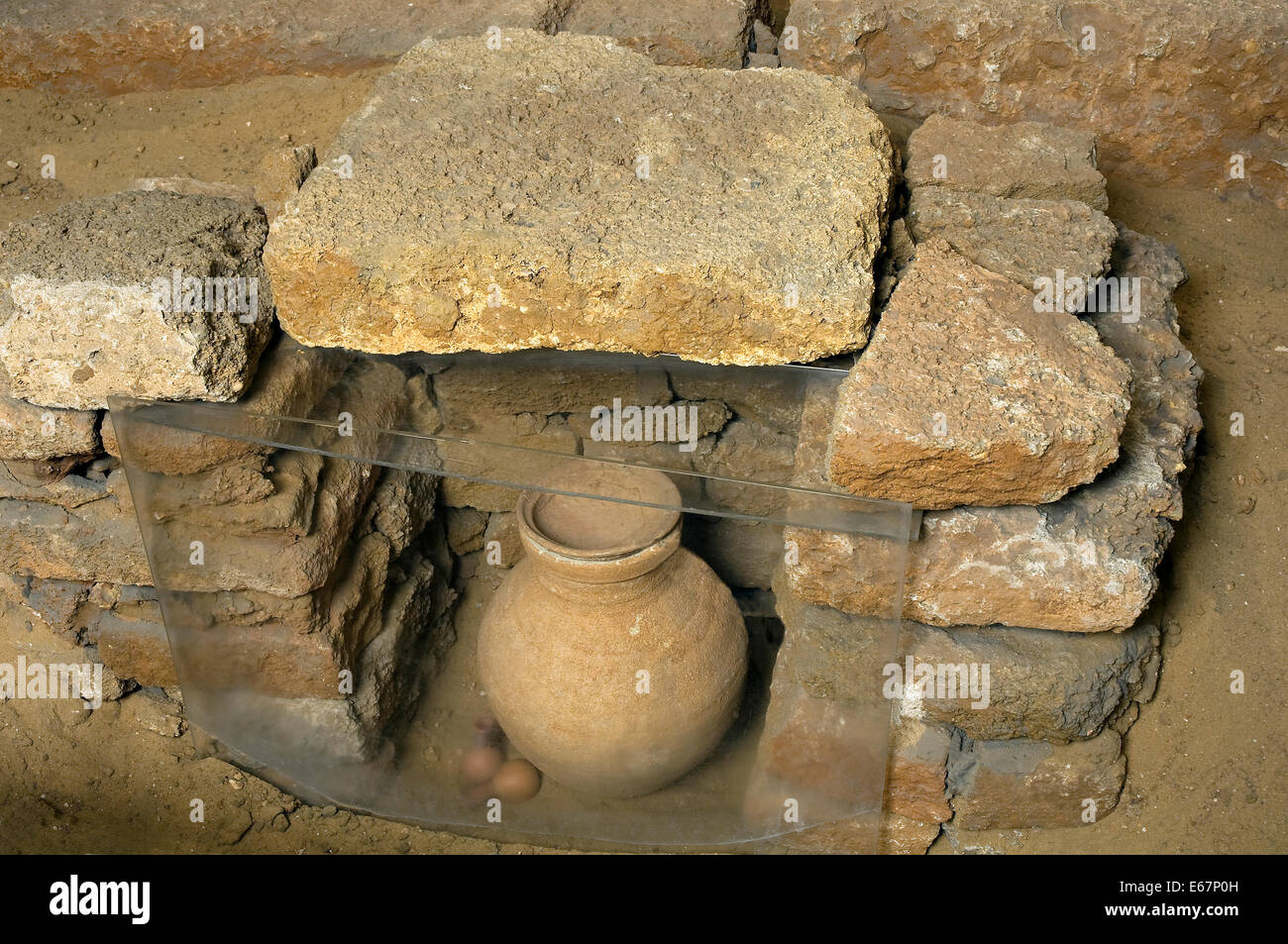 Romano tomba di cremazione - primo secolo, Museo provinciale di Cadice, regione dell'Andalusia, Spagna, Europa Foto Stock