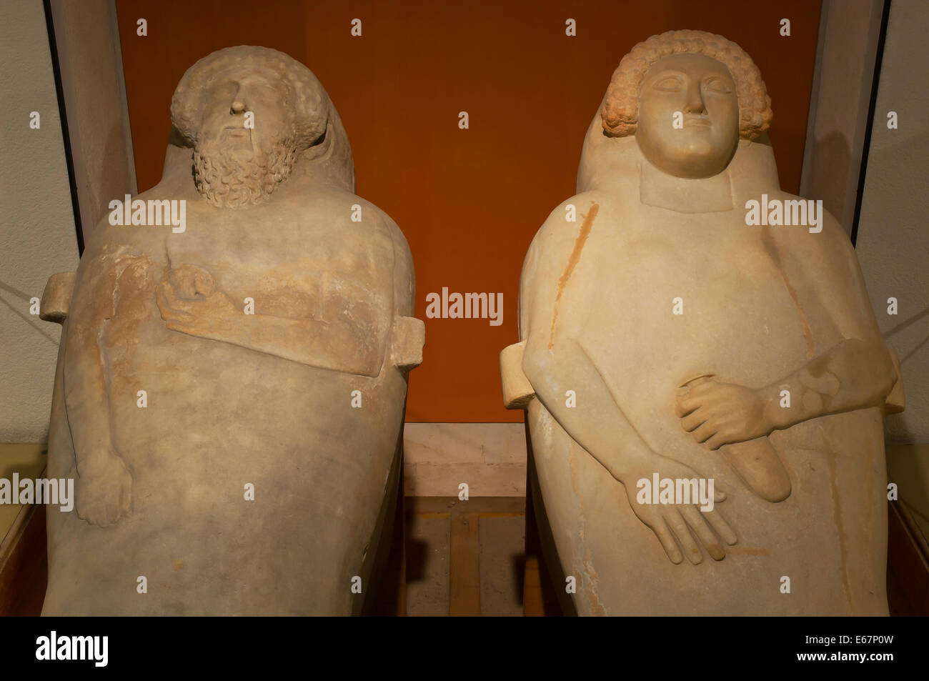 Fenicio sarcofagi antropoidi - V secolo A.C. Museo provinciale di Cadice, regione dell'Andalusia, Spagna, Europa Foto Stock