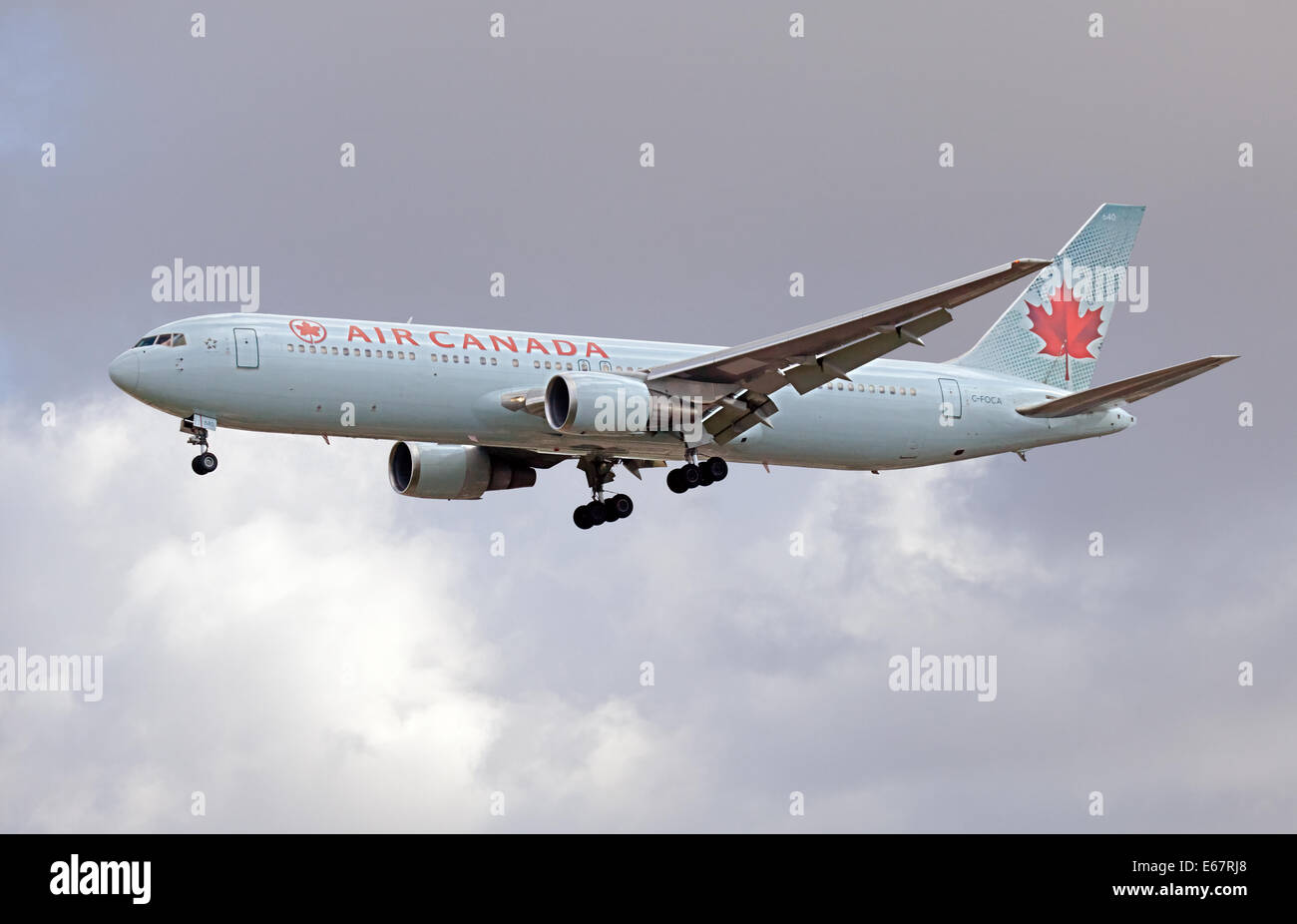 Air Canada Boeing 767 C-FOCA arrivando all aeroporto di Heathrow LHR Foto Stock