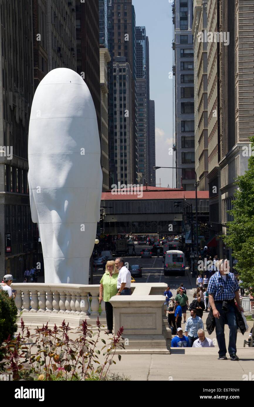 "Guardare nei miei sogni, Awilda' scultura, parte di '1004 ritratti' installazione da Juame da Plensa a. Il Millennium Park di Chicago Foto Stock