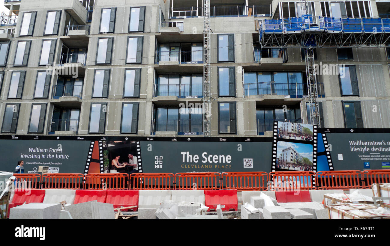 Appartamenti nuovi in un cantiere lavori stradali "Cleveland posto' in Walthamstow East London E17 REGNO UNITO KATHY DEWITT Foto Stock