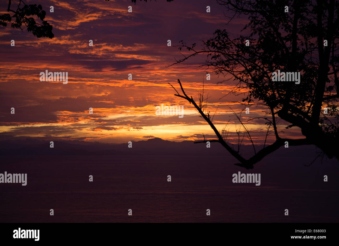 Tramonto sull'oceano pacifico in Costa Rica Foto Stock