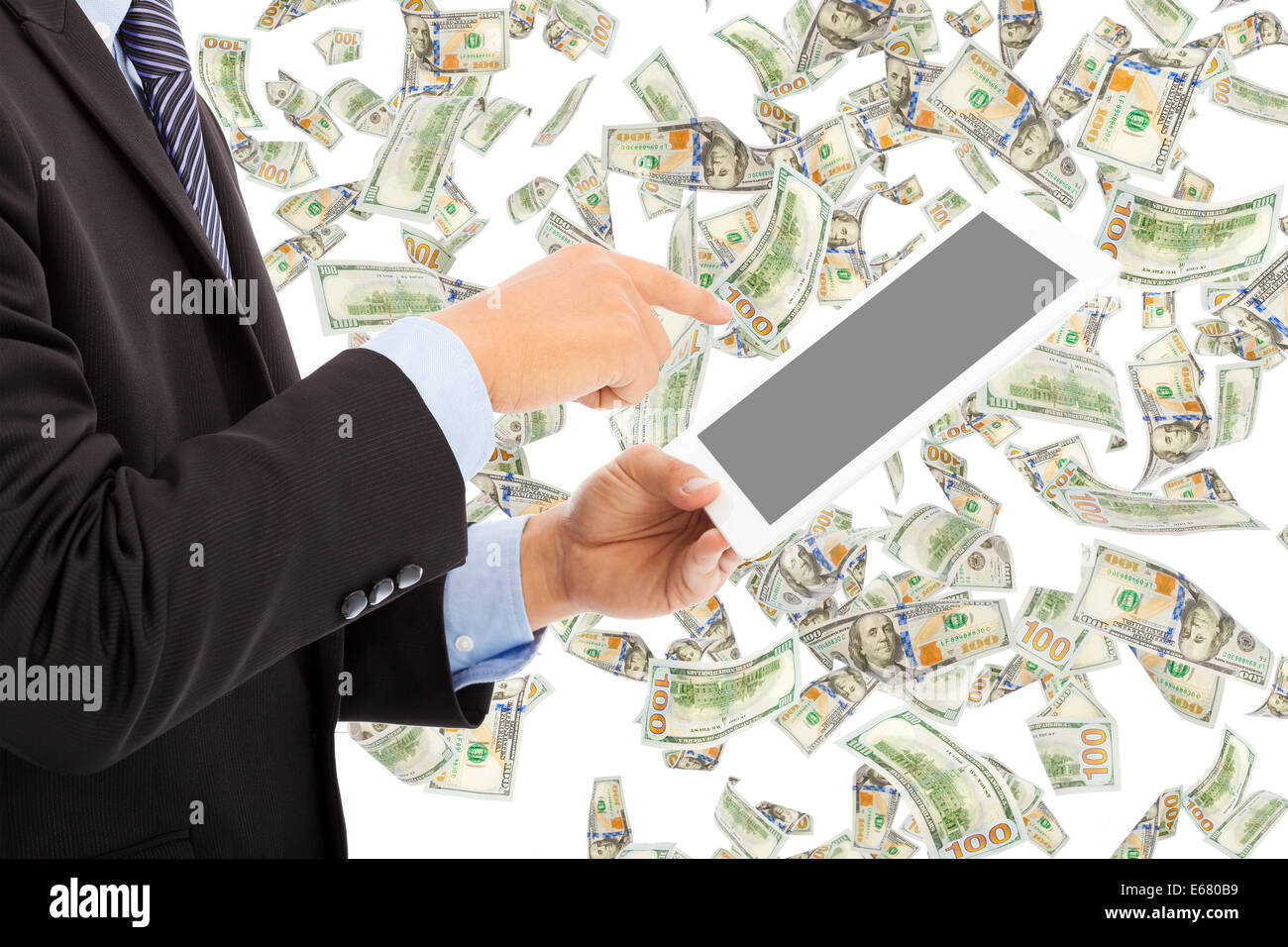 Business man toccando tablet con denaro la pioggia Foto Stock