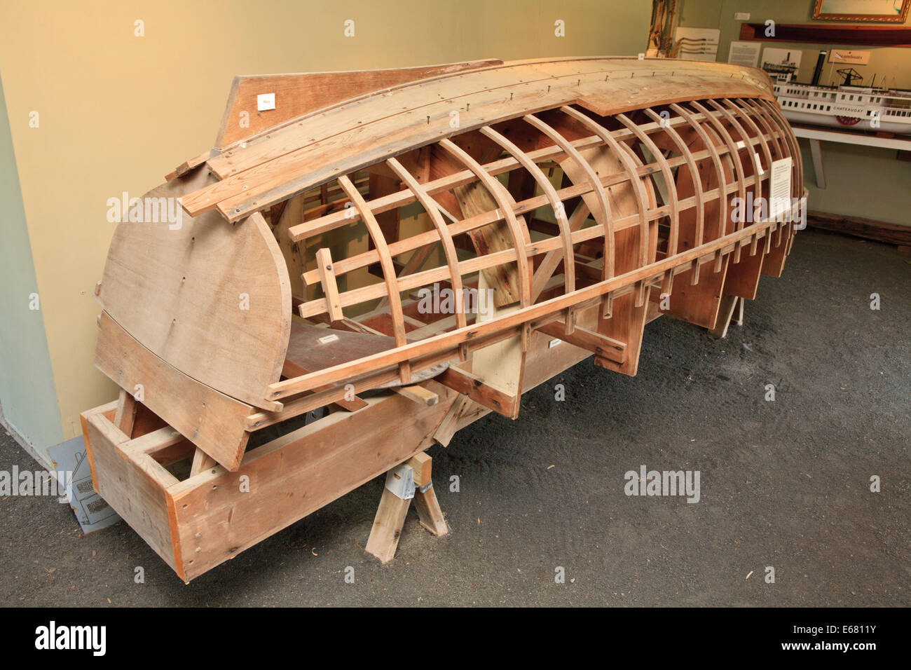 Parzialmente completata carval planked catspaw dinghy, che mostra la struttura interna Foto Stock