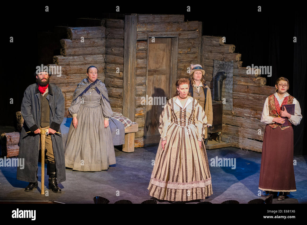 Gli attori locali artisti interpreti o esecutori in esecuzione al vecchio teatro dell'opera nel centro storico della città d'oro Barkerville, British Columbia, Canada. Foto Stock