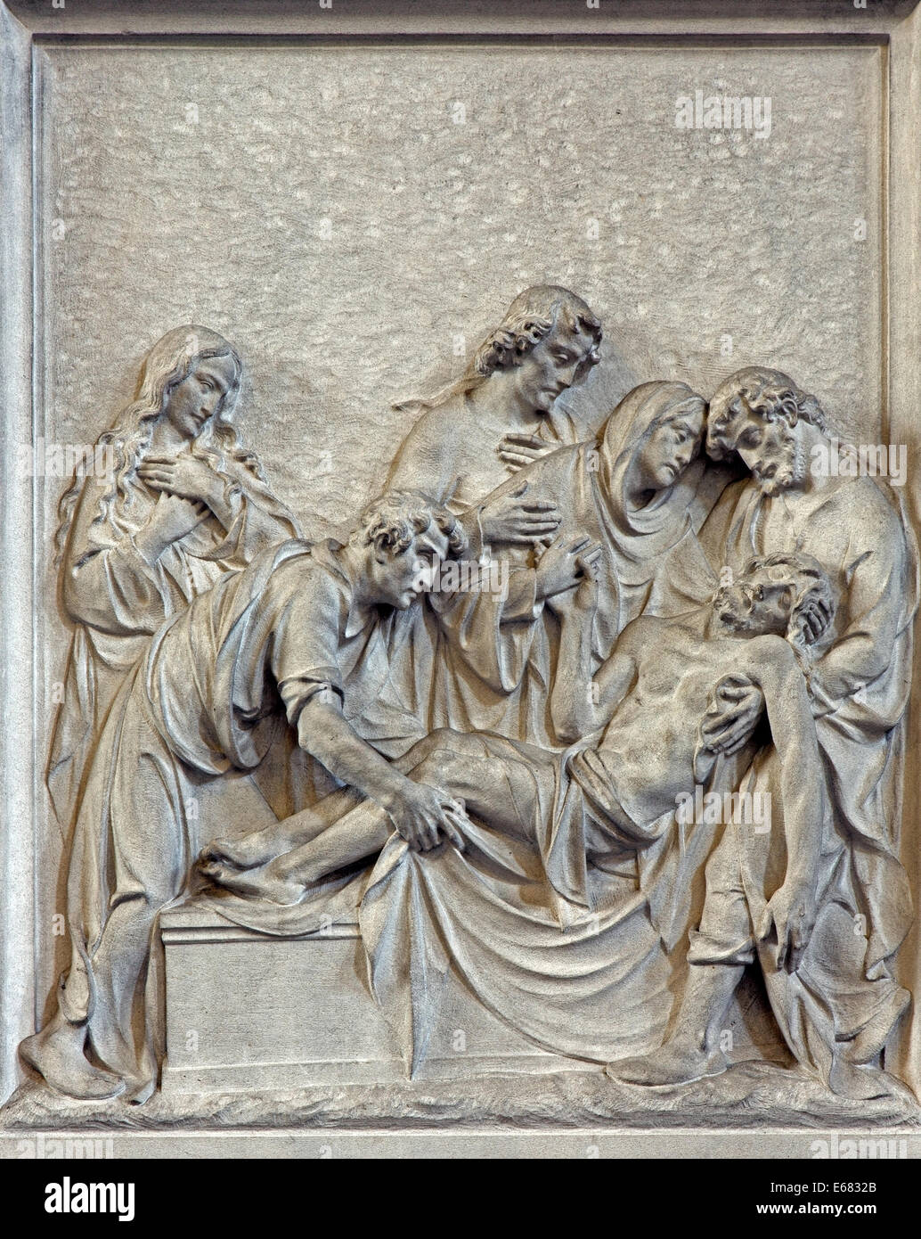 Bruxelles, Belgio - 15 giugno 2014: pietra a rilievo la sepoltura di Gesù scena nella chiesa di Notre Dame du Bon Secource. Foto Stock