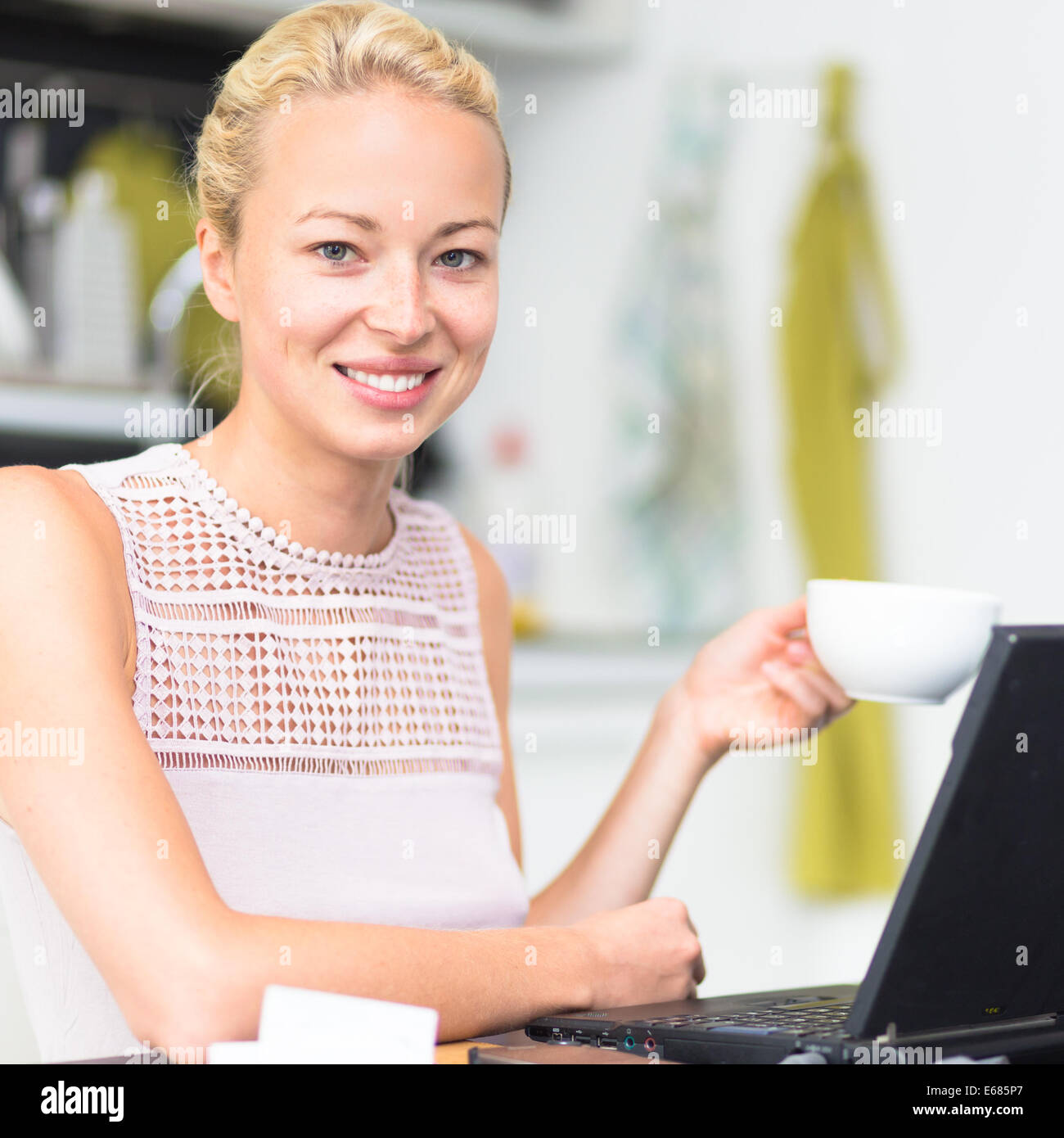 Business donna che lavora da casa. Foto Stock