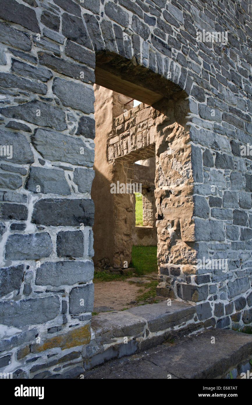 Porta alle rovine della fortezza di Crown Point caserma, New York Foto Stock