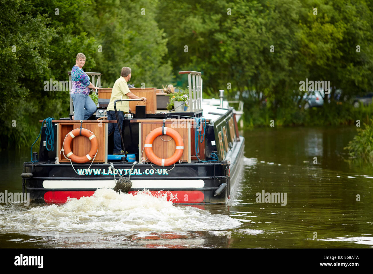 Nick e Gina Mead scambiati i loro lavori per la Signora Teal, un hotel boutique di lusso houseboat in Burnley Lancashire Foto Stock