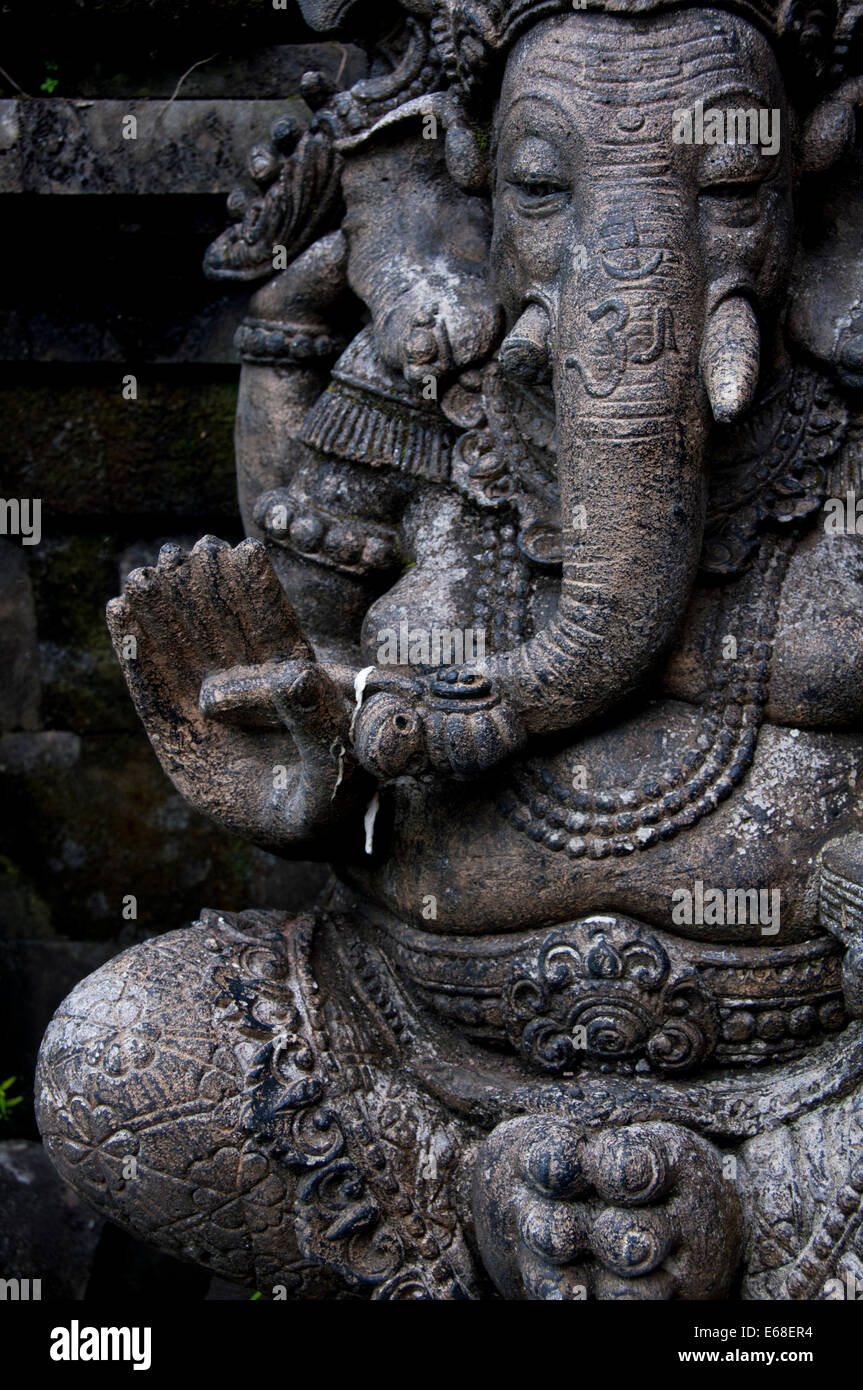 Una statua di Ganesha l'elefante Dio in un tempio in Ubud, Indonesia. Foto Stock