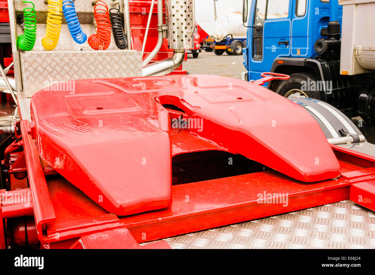 (Articolazione rotante) del sollevatore sul trattore di un autocarro articolato Foto Stock