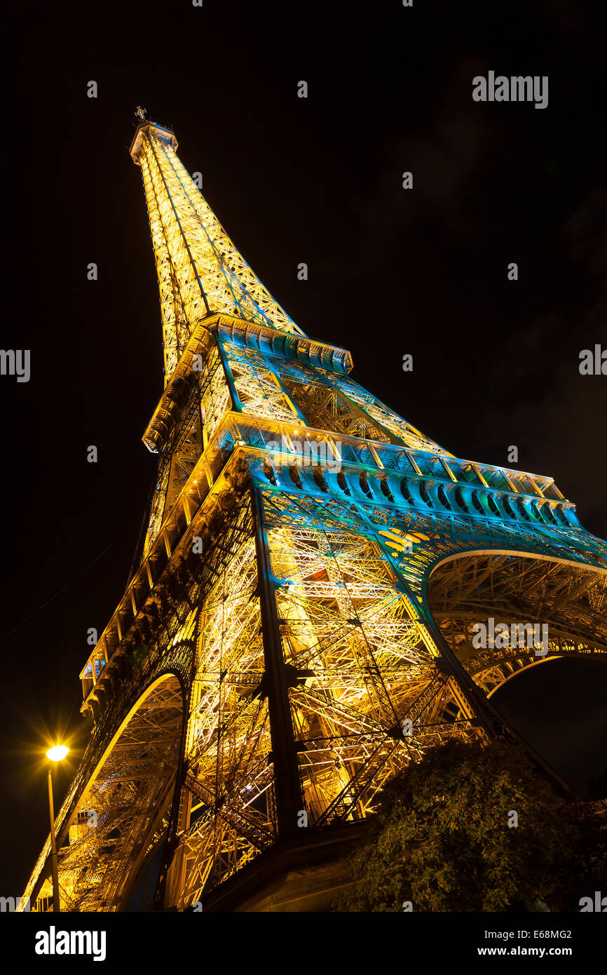 Torre Eiffel a 14 Luglio, Parigi, Ile-de-France, Francia Foto Stock
