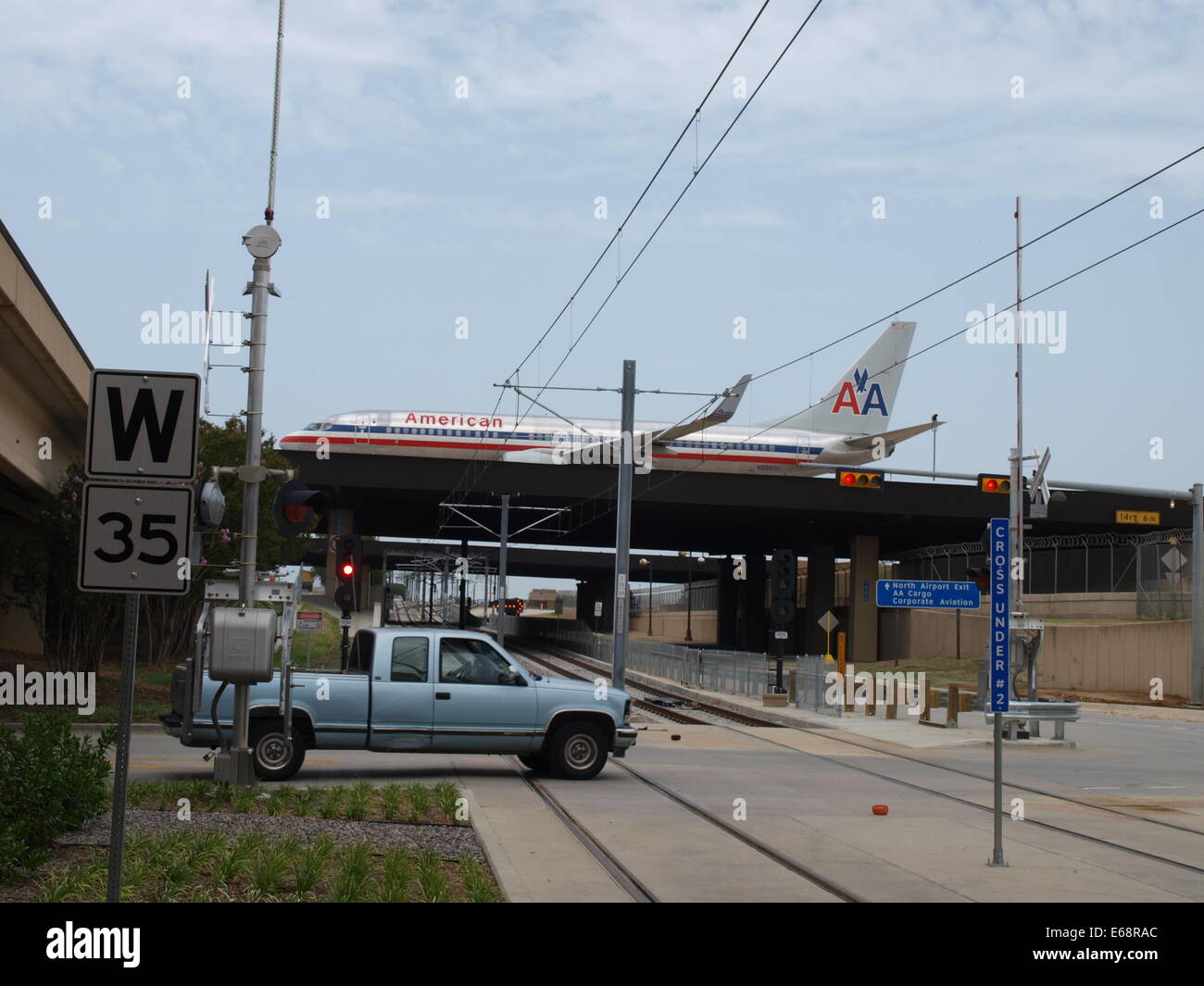 DFW International Airport Terminal un Dart Rail Station apre Foto Stock