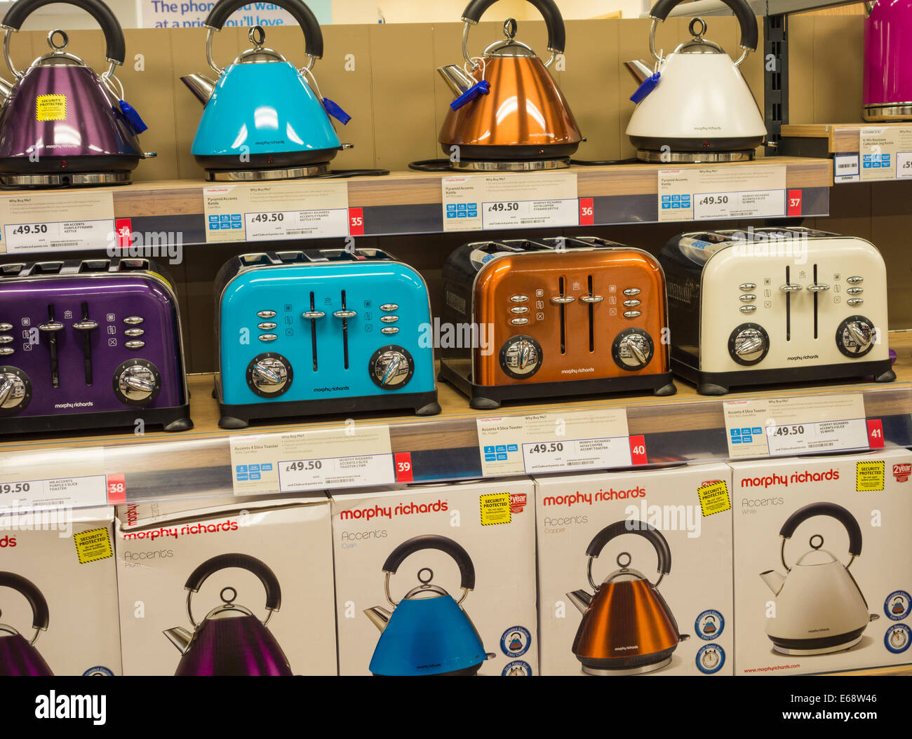 Tostapane e bollitori in negozio Tesco. Regno Unito Foto Stock