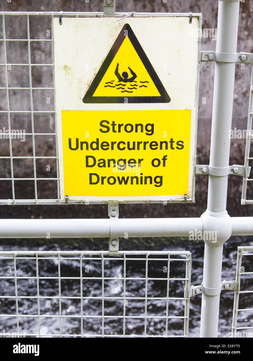 Pericolo in acqua segni, forte le sottocorrenti, pericolo di annegamento Foto Stock