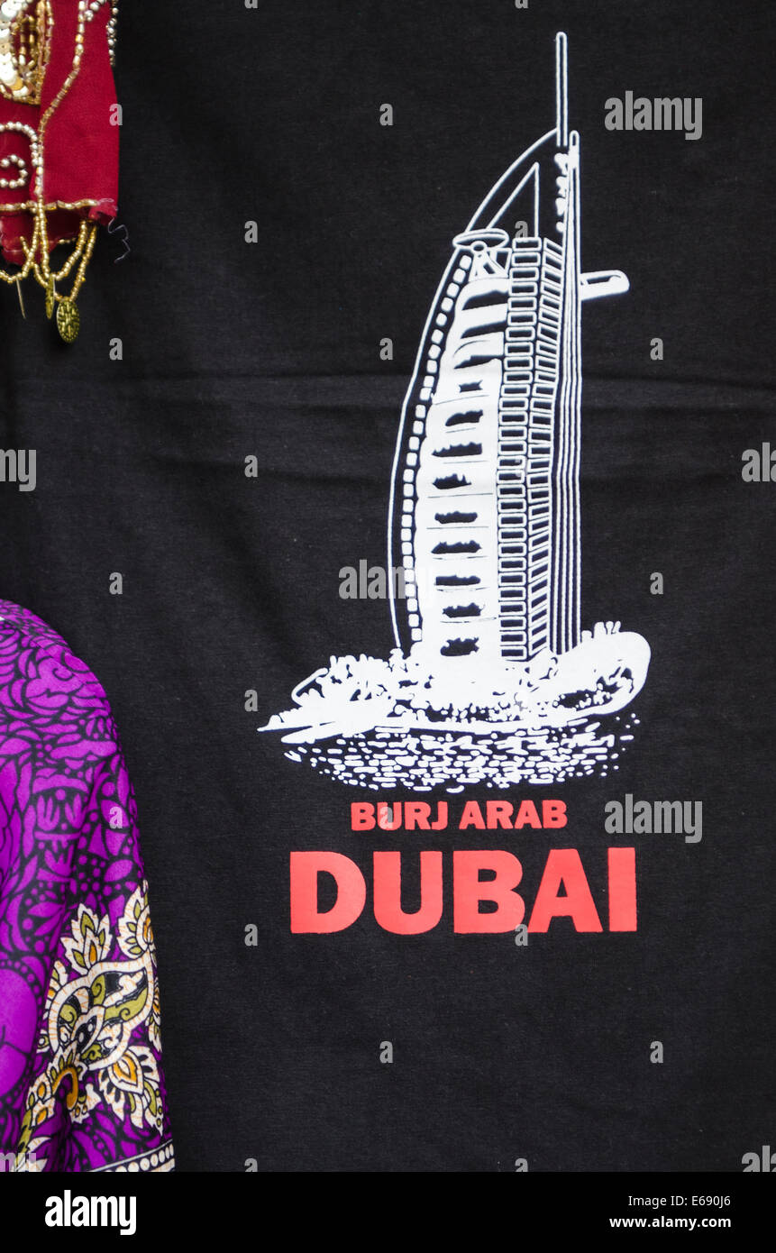 T-shirt t shirt abbigliamento abbigliamento Suk di tessili a Bur Dubai, Dubai, Emirati Arabi Uniti EMIRATI ARABI UNITI. Foto Stock