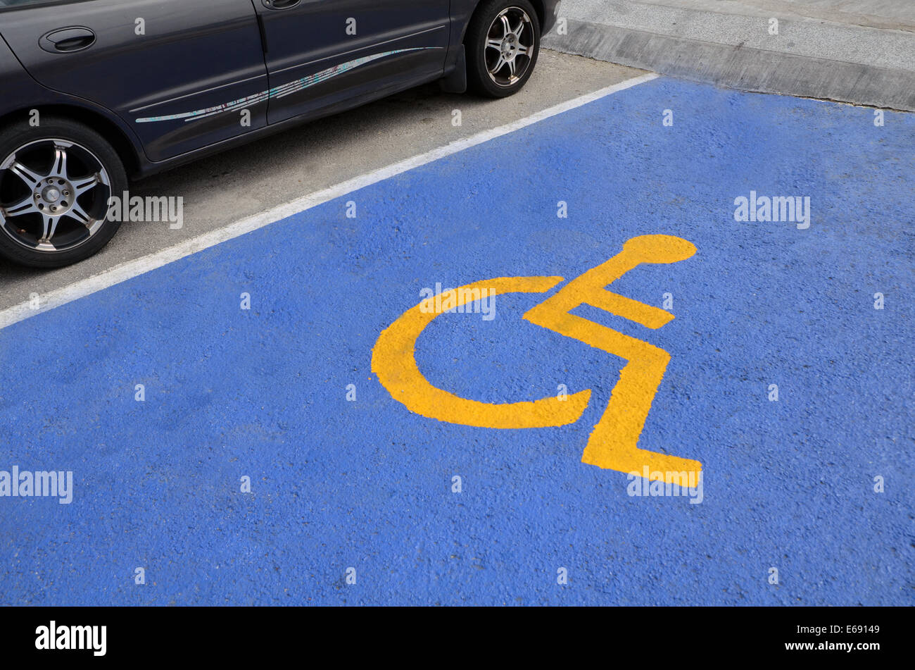 Parcheggio per i guidatori disabili Foto Stock