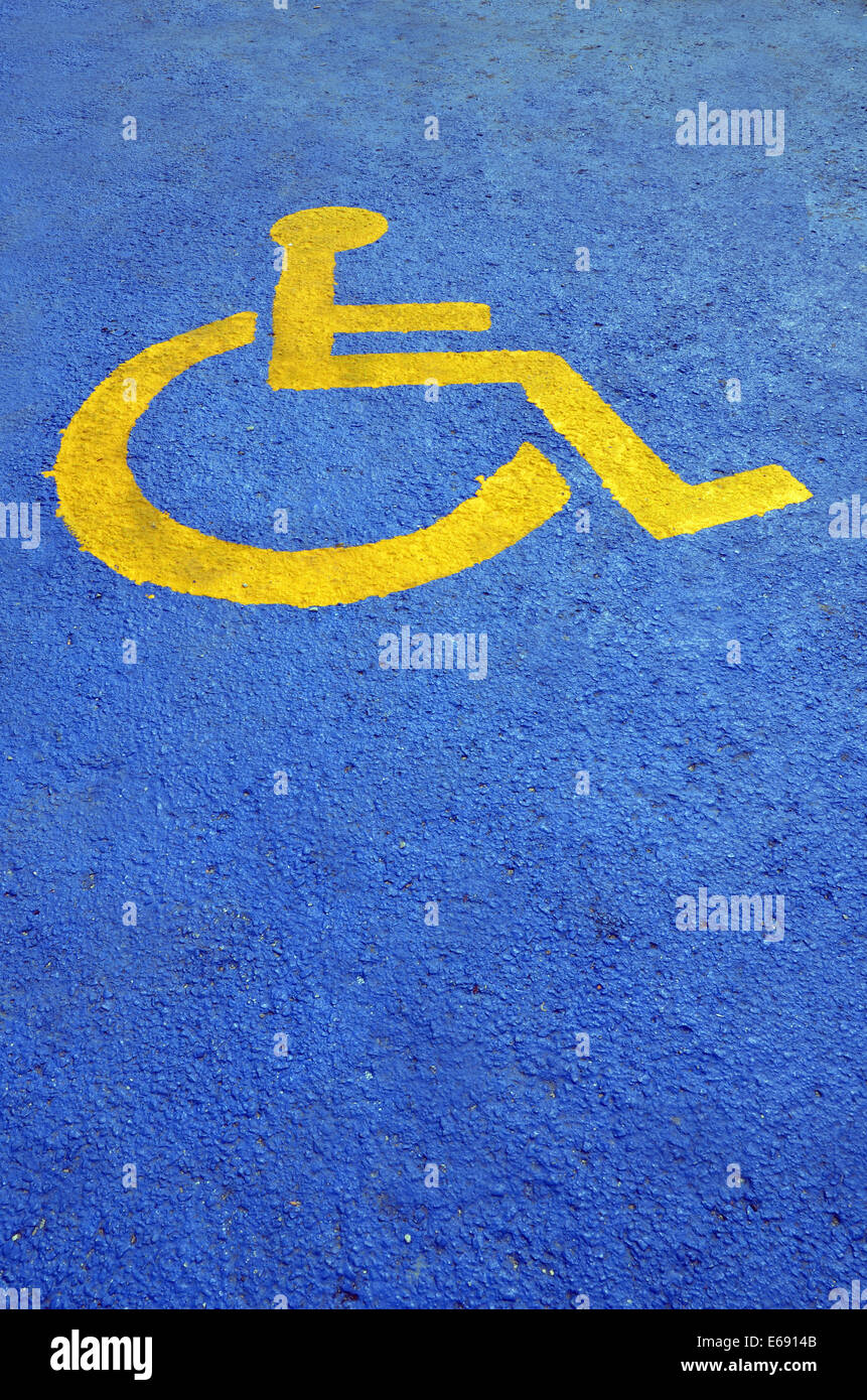 Parcheggio per i conducenti disabili Foto Stock