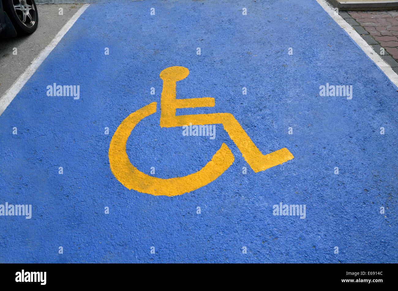 Parcheggio per i conducenti disabili Foto Stock