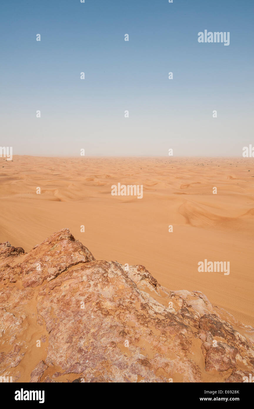 Il deserto al di fuori di Dubai, Emirati arabi uniti (EAU). Foto Stock