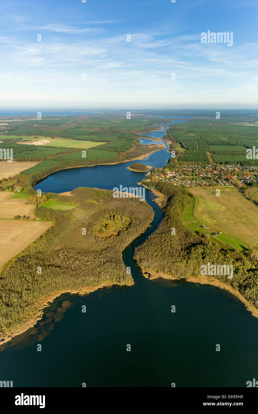 Foto aerea, canale tra il Lago Mirow e Granzower Moschen, Mirow, Müritz Lake District, Meclemburgo-Pomerania Occidentale Foto Stock