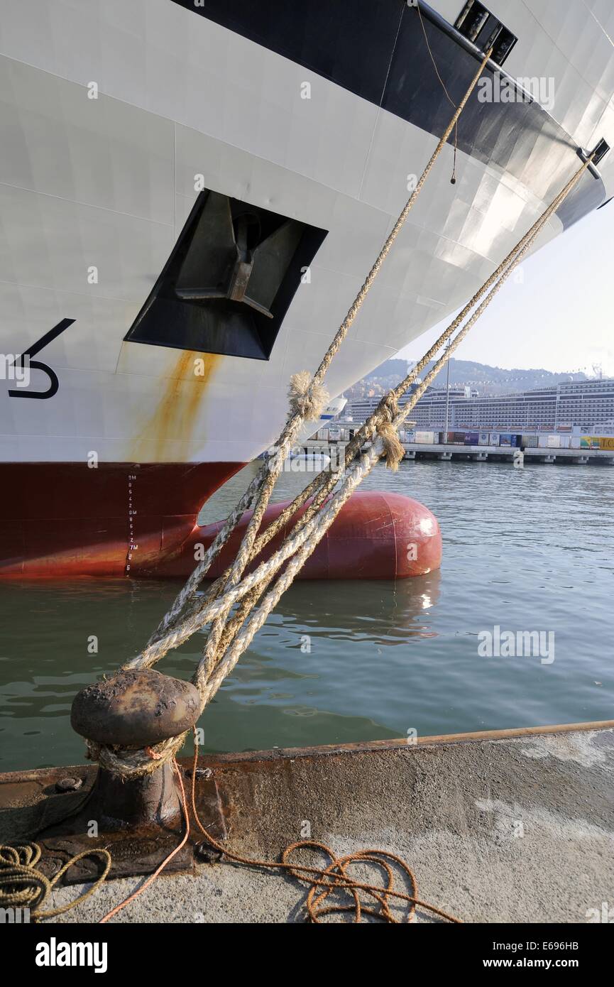 Porto di Genova (Italia), traghetto al posto di ormeggio Foto Stock