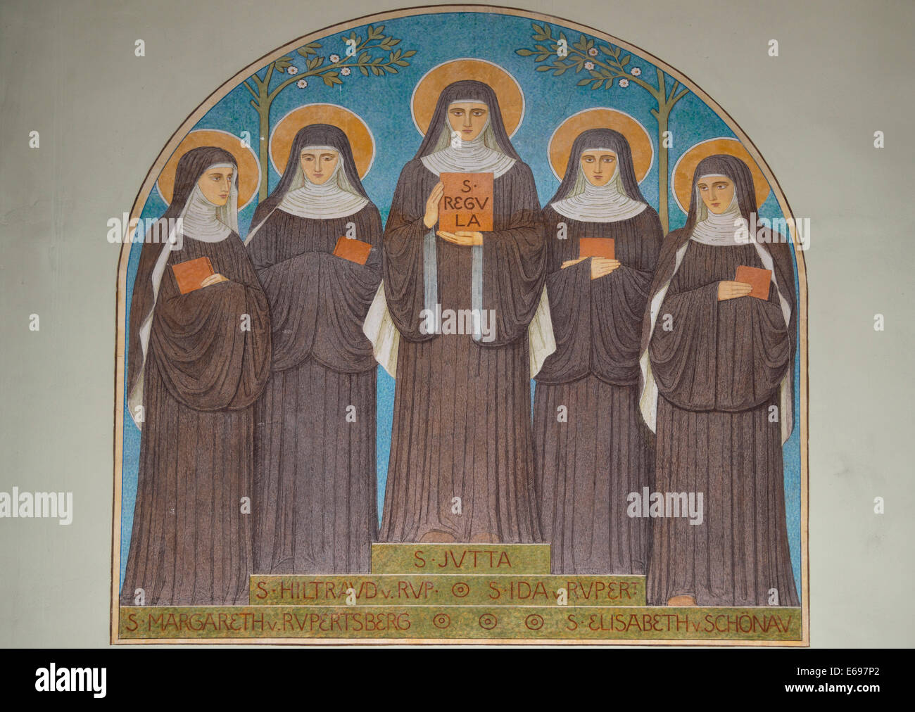 I cinque monache benedettine, da P Paulus Krebs, 1913, corridoio, Abbazia di Santa Ildegarda, Rüdesheim am Rhein, Hesse, Germania Foto Stock