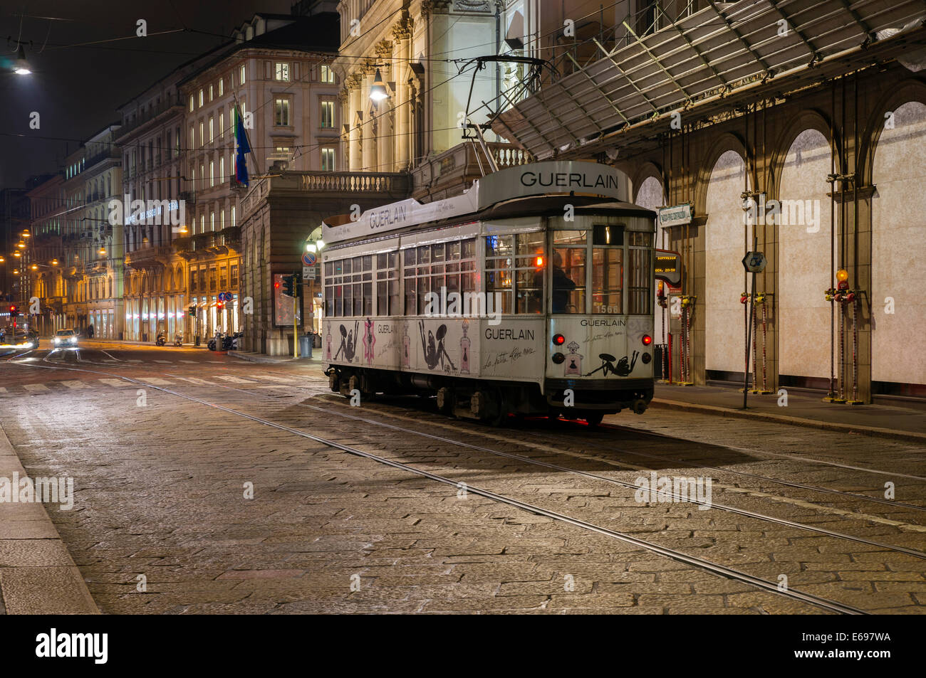 Il tram in Via Manzoni, Milano, Lombardia, Italia Foto Stock