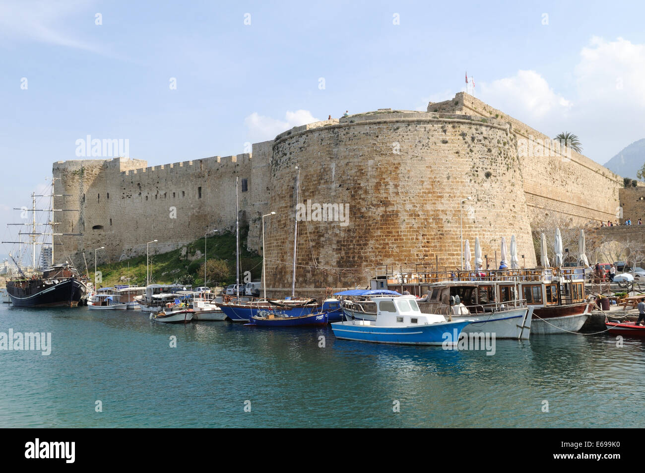 Kyrenia il castello e il porto Girne Cipro del Nord Foto Stock