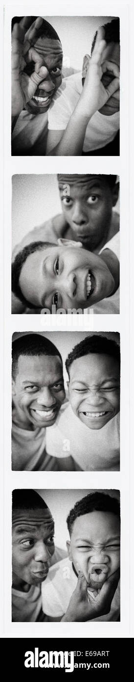 Padre e figlio sorridente in foto con Photo Booth Foto Stock