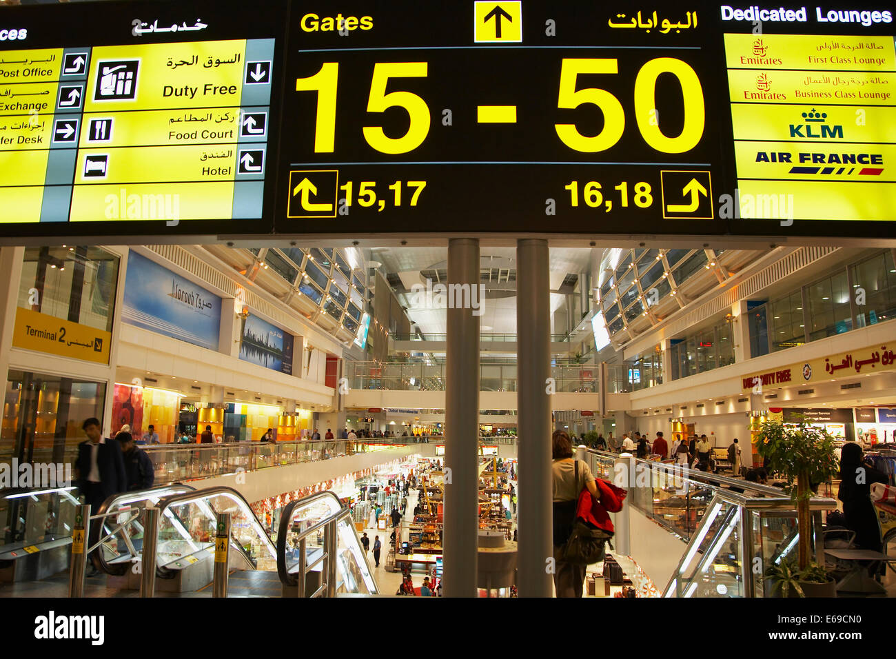 Aeroporto segno nel terminale, Dubai, Emirati Arabi Uniti Foto Stock